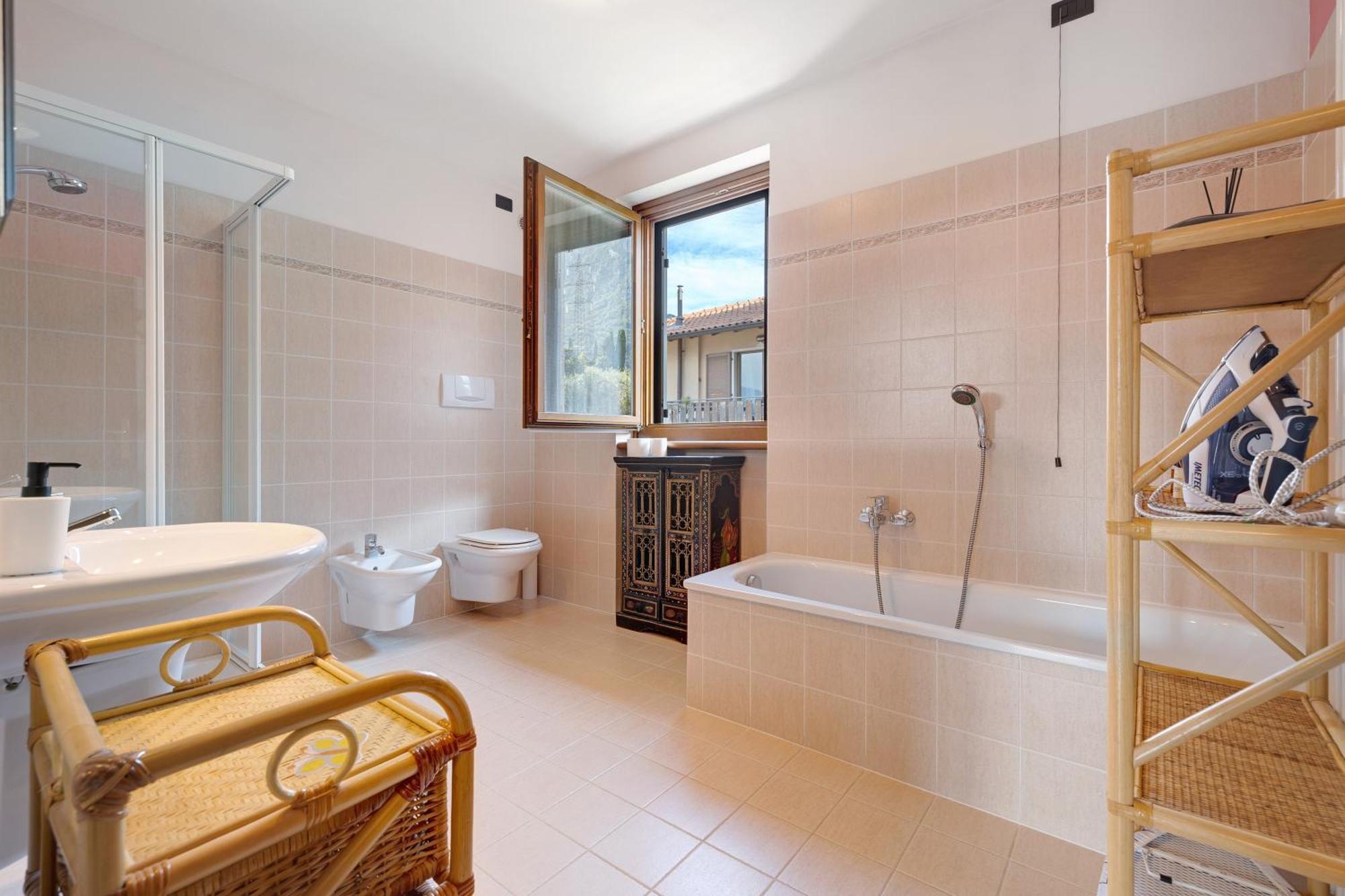 Katzemburg 5 Plus Arco Luaran gambar